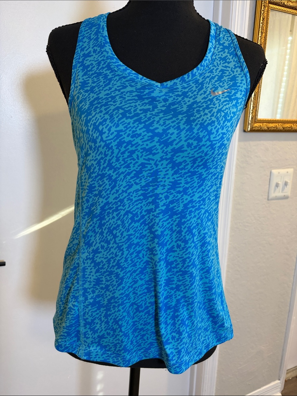 Nike women’s Racerback tank top blue size small